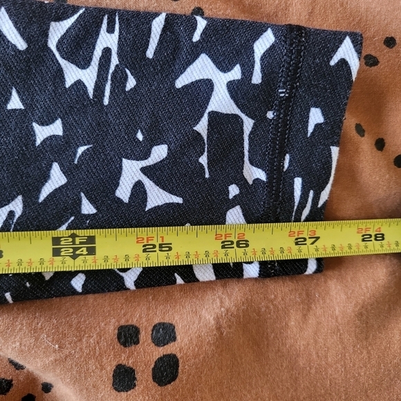 EUC Lululemon Wunder Under Tight Shadow Wrap Black White Flower Tight Legging 2 - Picture 12 of 13